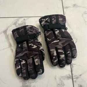 Target Black and White Mittens with Protective Padding Size Small